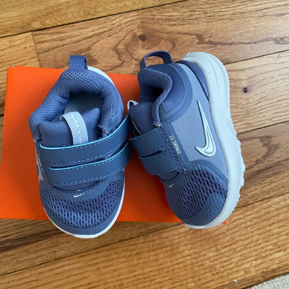 New in box Nike star runner baby shoes 3c